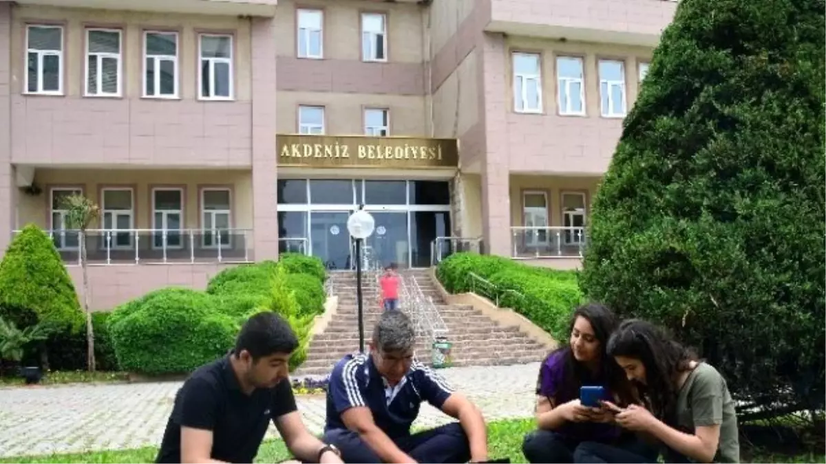 Akdeniz Belediyesi\'nden Parklarda Ücretsiz İnternet Hizmeti