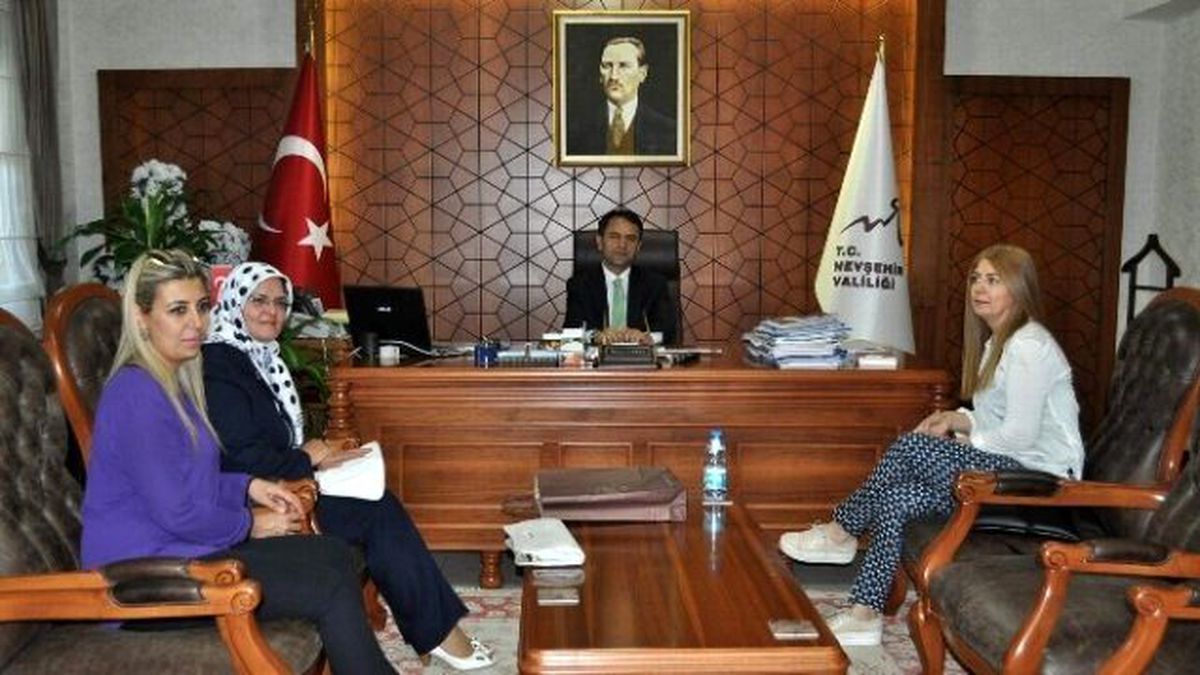 Anne Eli Yardımlaşma ve Dayanışma Derneğinden Vali Aktaş\'a Ziyaret