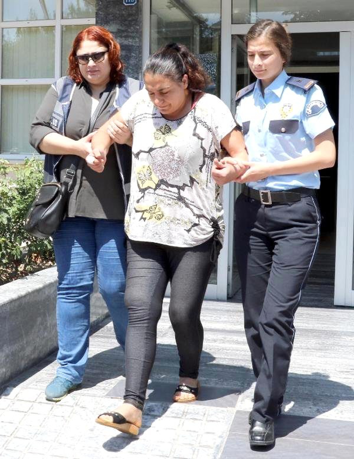 Annesiyle Tartışan Üvey Kardeşini Ekmek Bıçağıyla Ağır Yaraladı