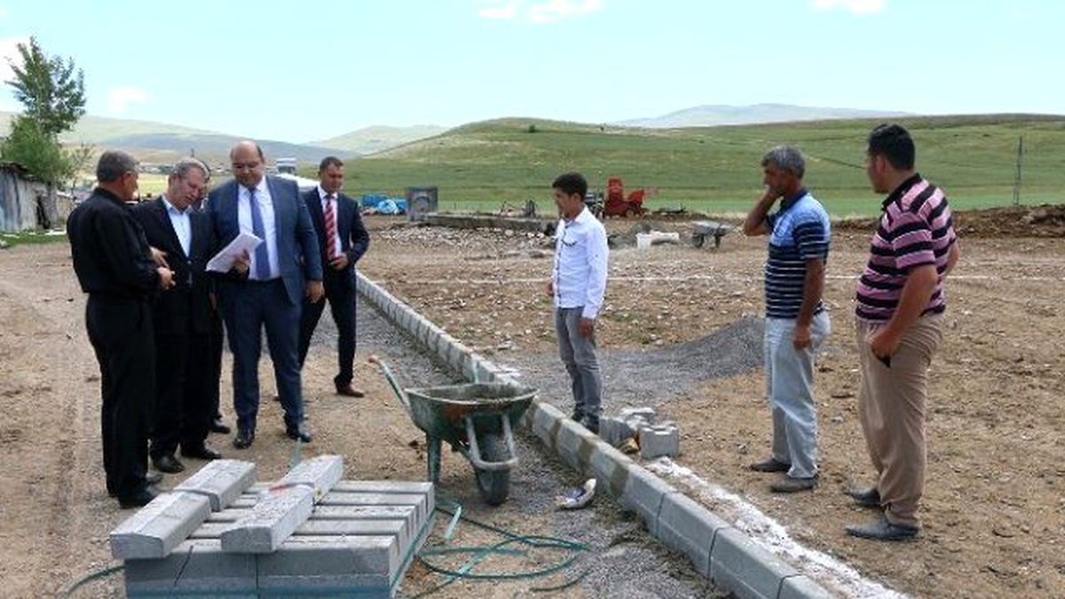 Aziziye\'de Köyler Kilitli Parke Taş ile İşleniyor…