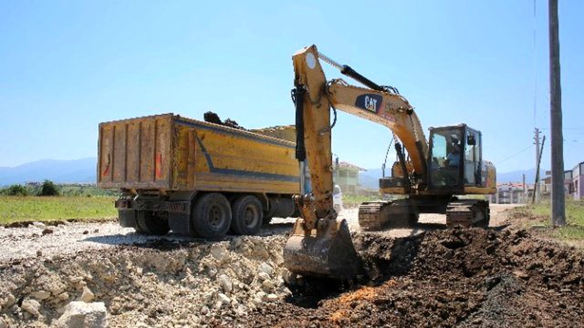 Başiskele Belediyesinden 8 Sokağın Yollarına Parke Taşı