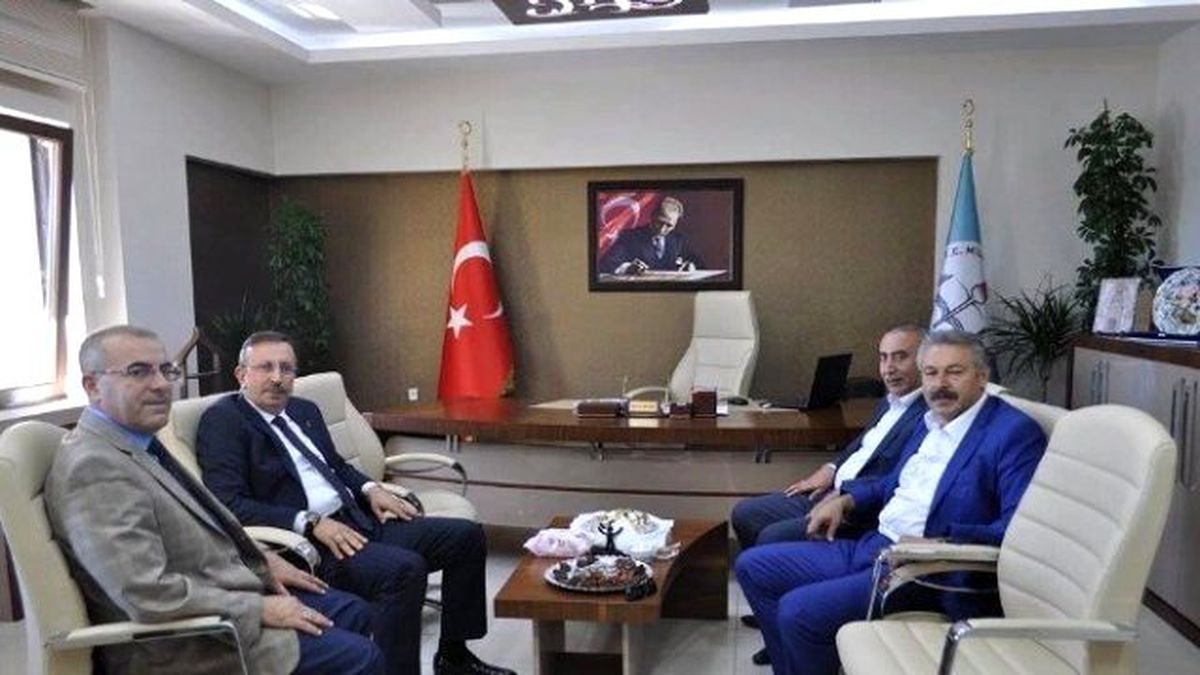 Belediye Başkan Yardımcıları Milli Eğitim Müdürü Demir\'i Ziyaret Etti
