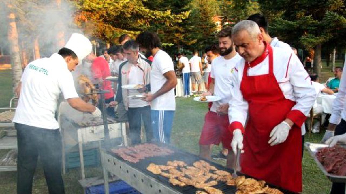 Bolu Kampındaki Takımların Mangal Keyfi