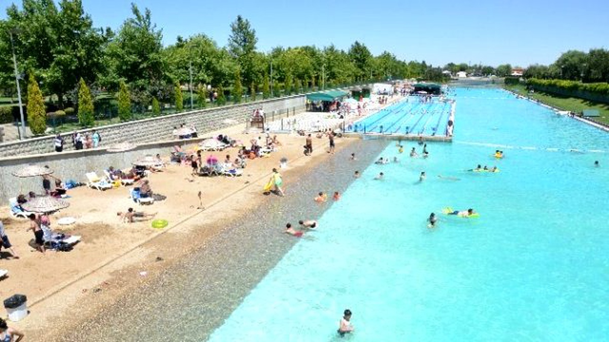 Bozkırın Ortasındaki Plaja Ziyaretçi Akını