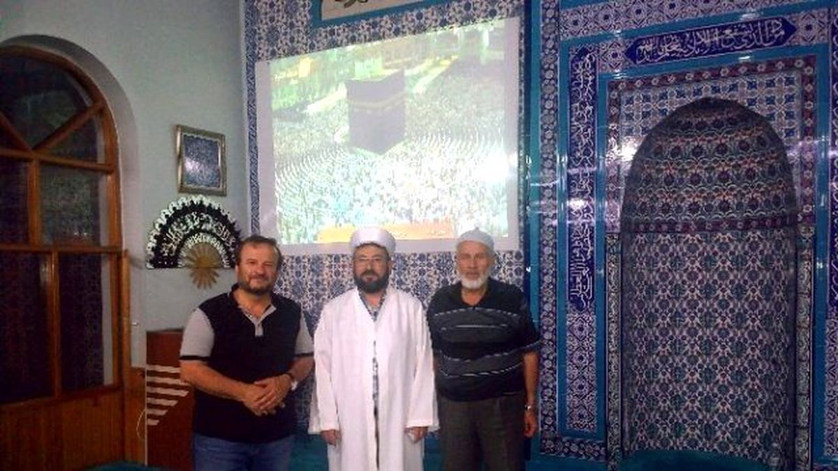 Cami\'de Canlı Yayın