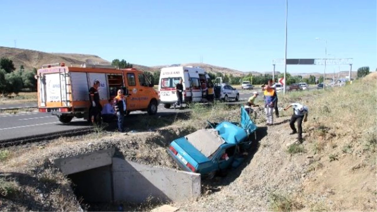 Çocuklarını Birliğe Uğurladılar, Dönüş Yolunda Kaza Yaptılar: 5 Ölü