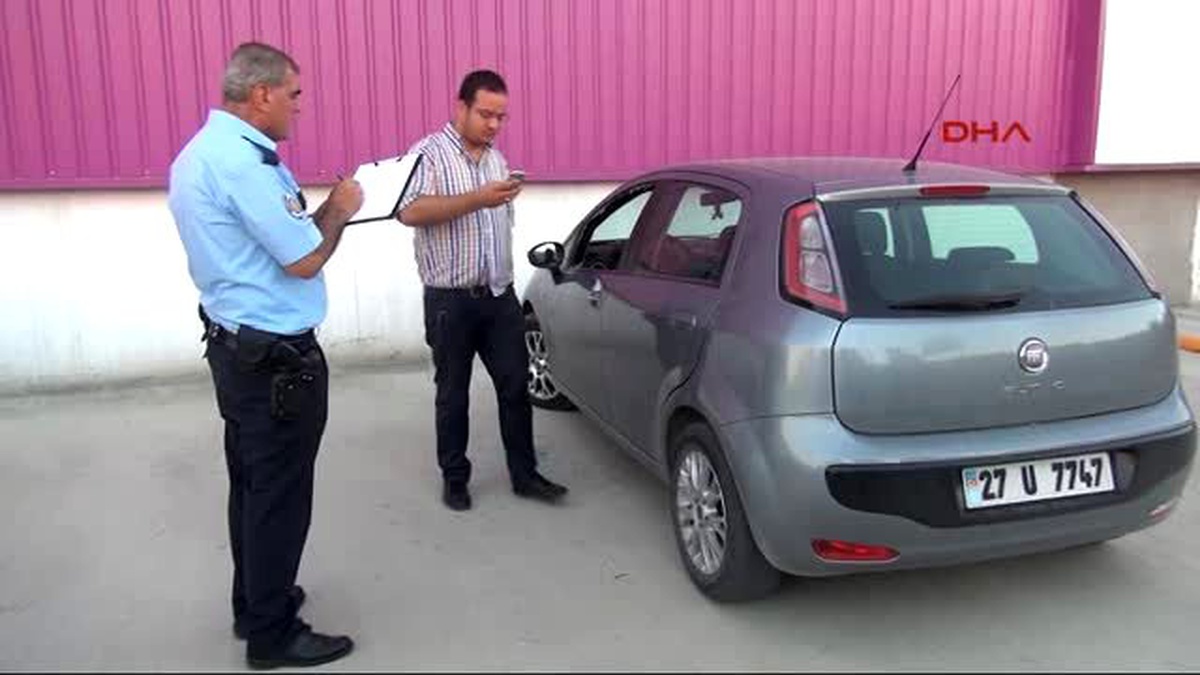Gaziantep - Camını Kırdıkları Otomobilden 27 Bin Lira Çaldılar