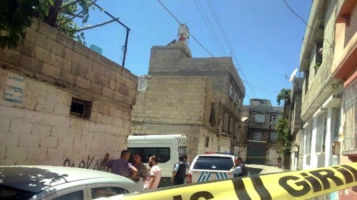Gaziantep\'te Bir Polis Başından Vuruldu
