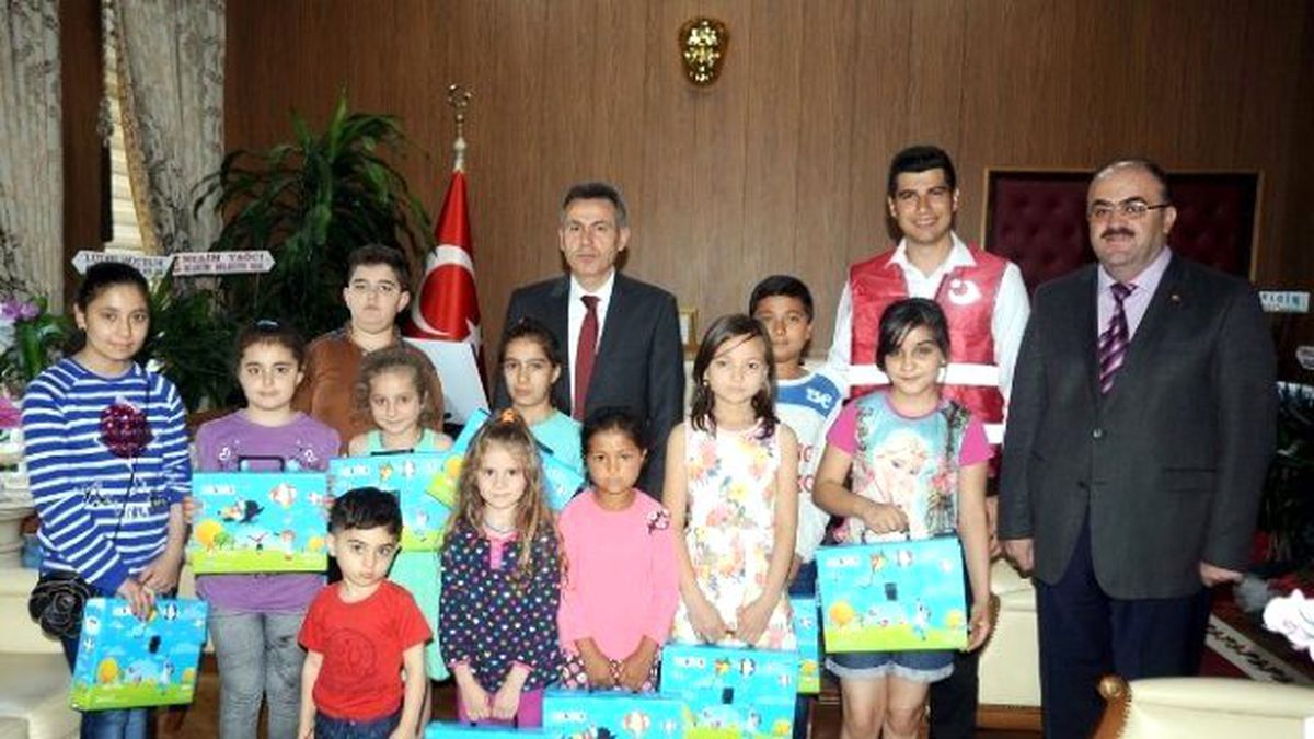 Göçmen Çocuklara "Uyum Seti" Verildi