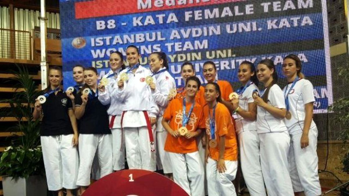 İaü Karate Takımlarından Avrupa\'da Çifte Şampiyonluk