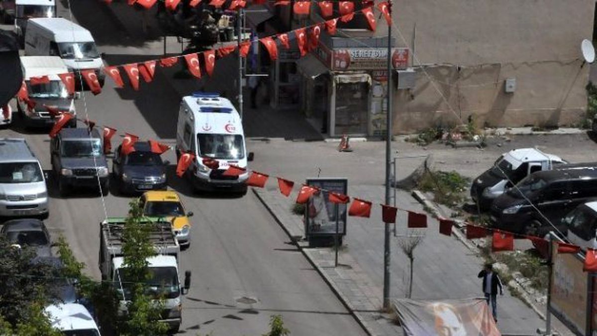 Kars\'ta Ambulans ve İtfaiyeye Yol Yok!