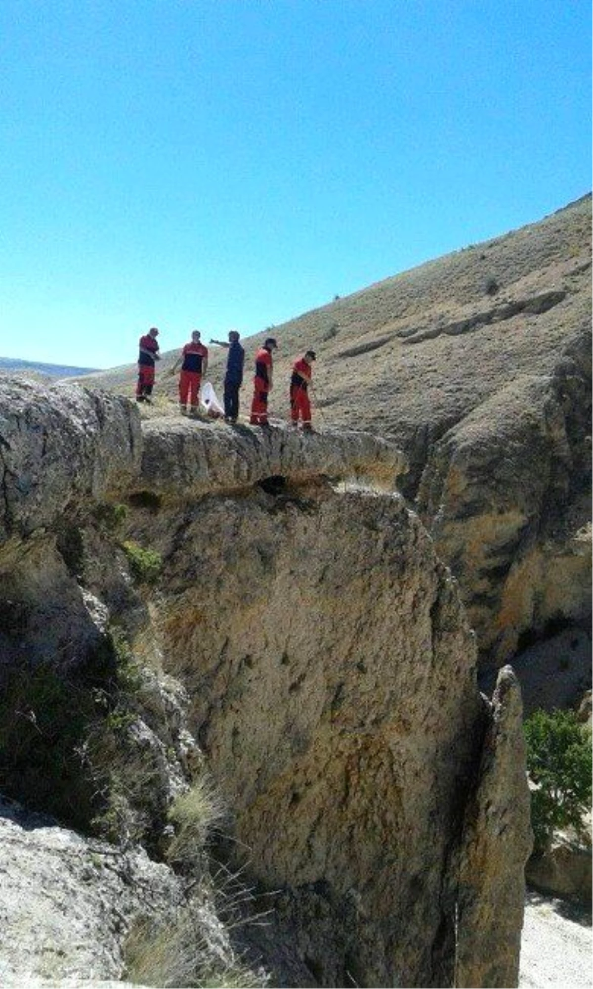 Kayalıklarda Mahsur Kalan Keçiyi Afad Kurtardı