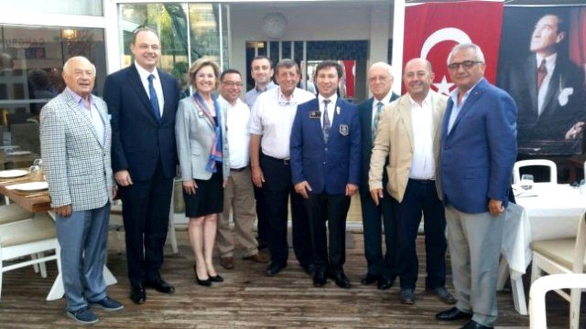 Konak Rotary\'de Yeni Başkan Meltem Onay