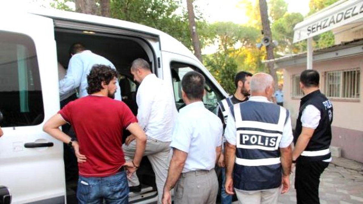 Manisa\'da Fetö Operasyonunda Gözaltı Sayısı 21\'e Çıktı