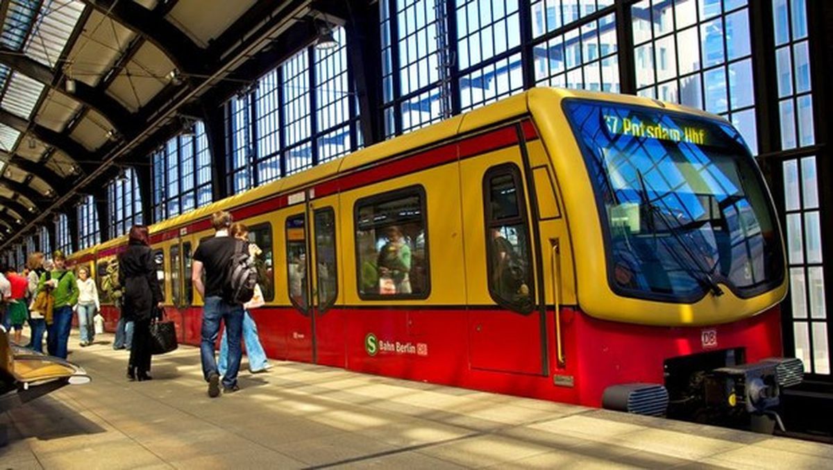 Metro Sapığı Bir Kadının Saçlarını Ateşe Verdi