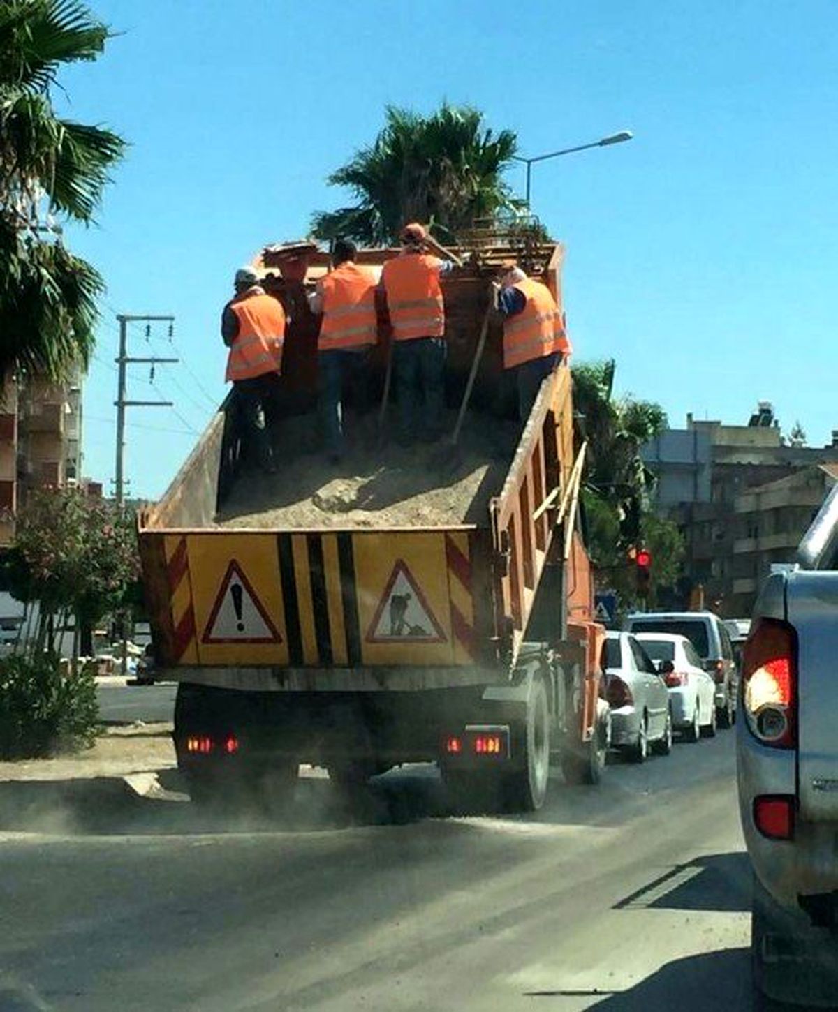 Milas\'ta İşçiler Tehlikeye Aldırmadı