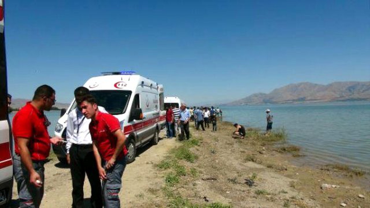 Serinlemek İçin Keban Baraj Gölü\'ne Giren 2 Kişi Kayboldu (2)