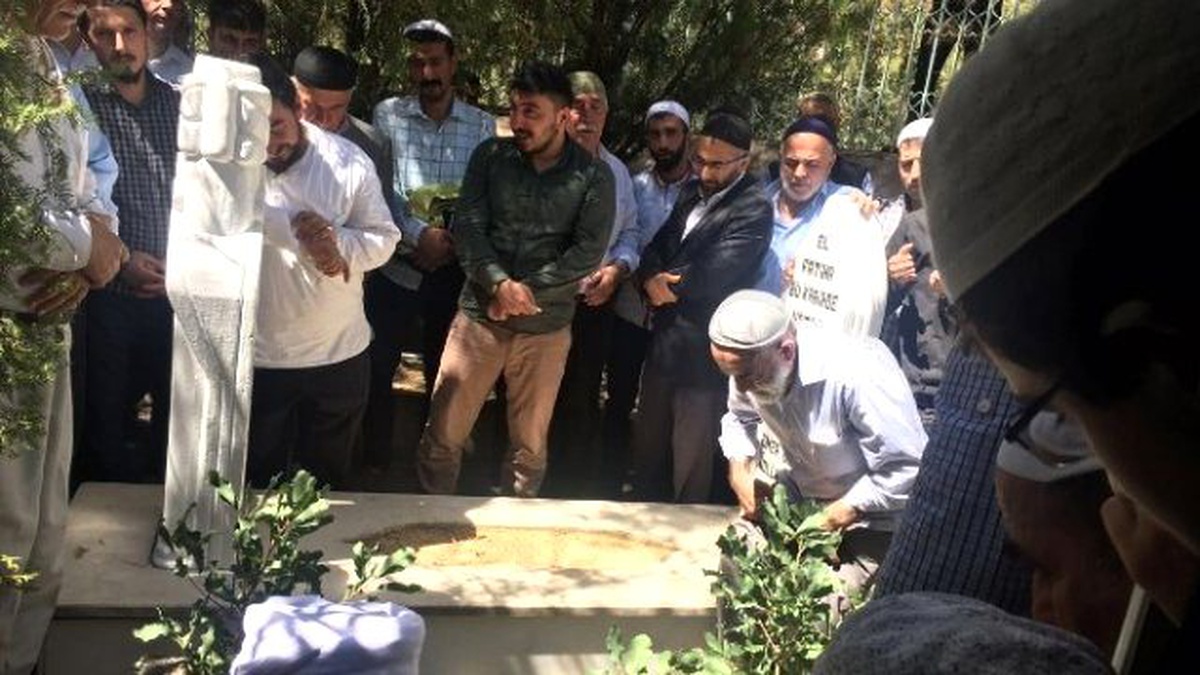 Siirt\'in Kanaat Önderlerinden Hikmet Solmaz Son Yolculuğuna Uğurlandı