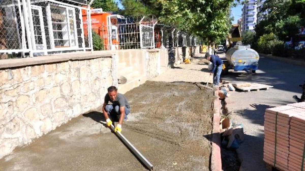 Siirt\'te 5 Mahallede Yol Yapım Çalışmaları