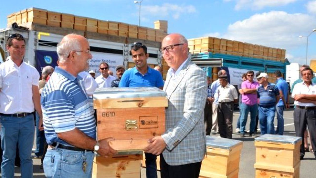 Süleymanpaşa\'da Arı Üreticilerine Bin 140 Adet Arı Kovanı Dağıtıldı