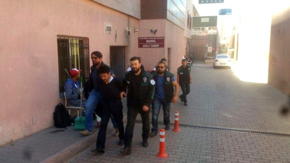 Uyuşturucu Operasyonunda Gözaltına Alınan Şahıslar Sağlık Kontrolünden Geçirildi