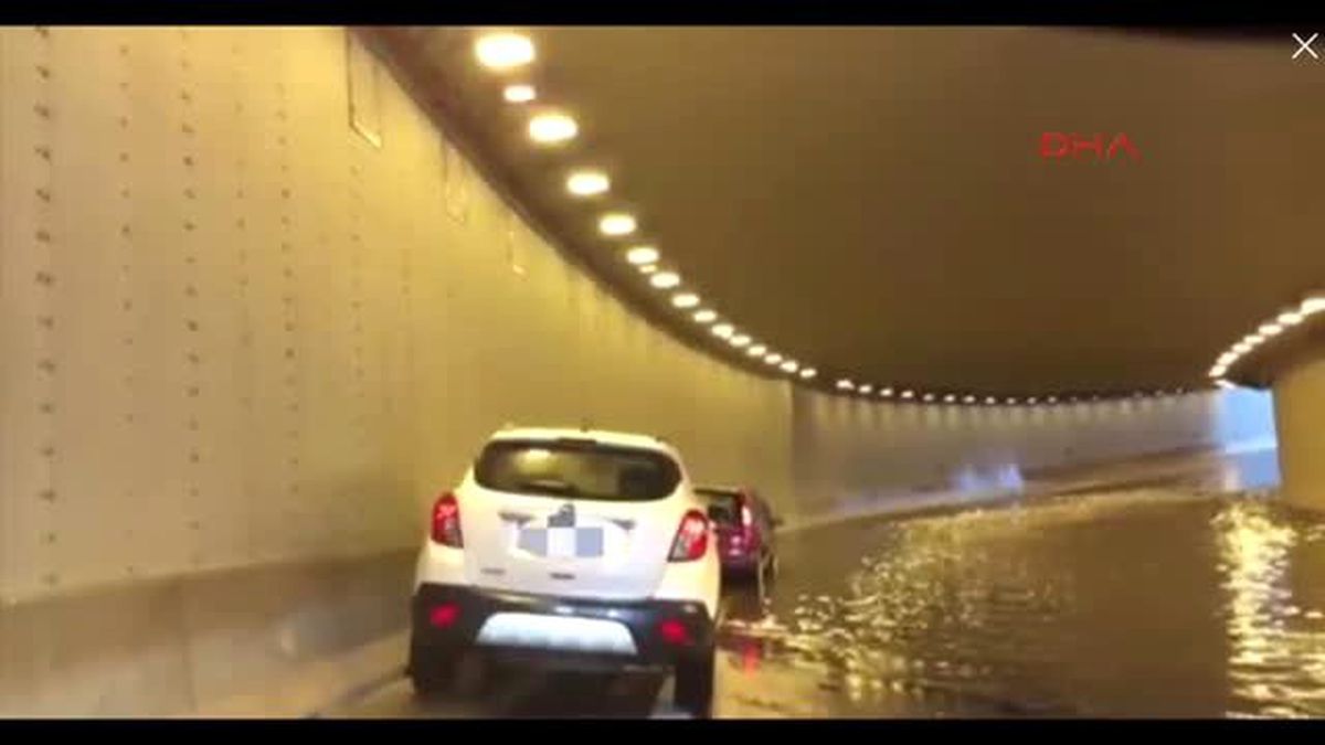 Varşova Sele Teslim Oldu