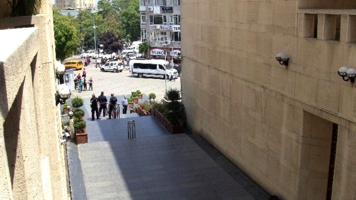 Adliyede Şüpheli Çanta Alarmı