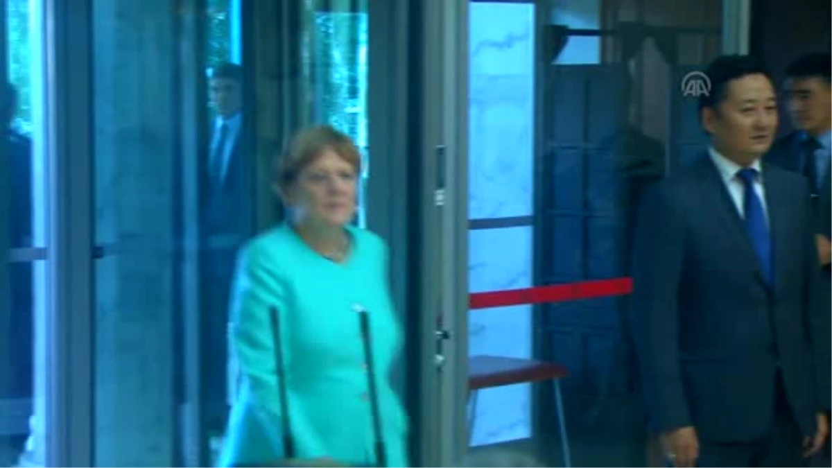 Almanya Başbakanı Merkel, Kırgızistan\'da