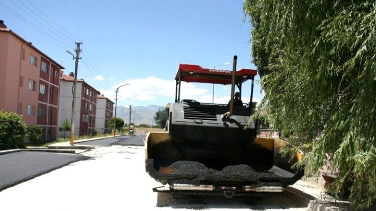 Ara Sokaklarda Asfalt Kaplama Çalışmaları Devam Ediyor