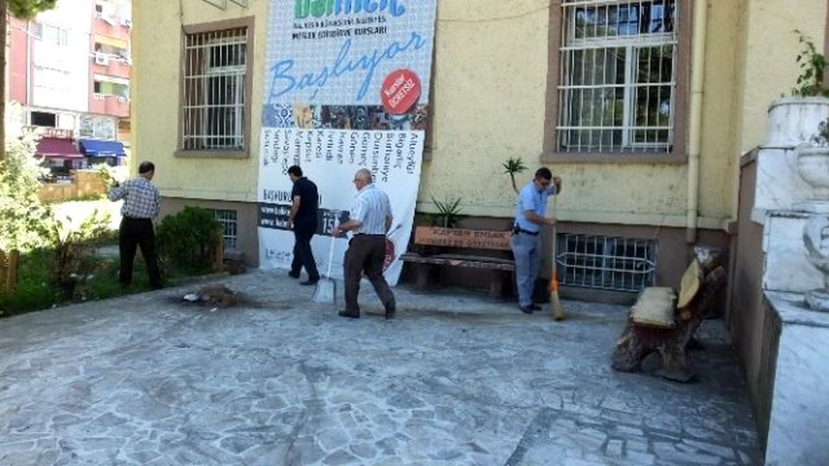 Burhaniye\'de Çevre Temizliği