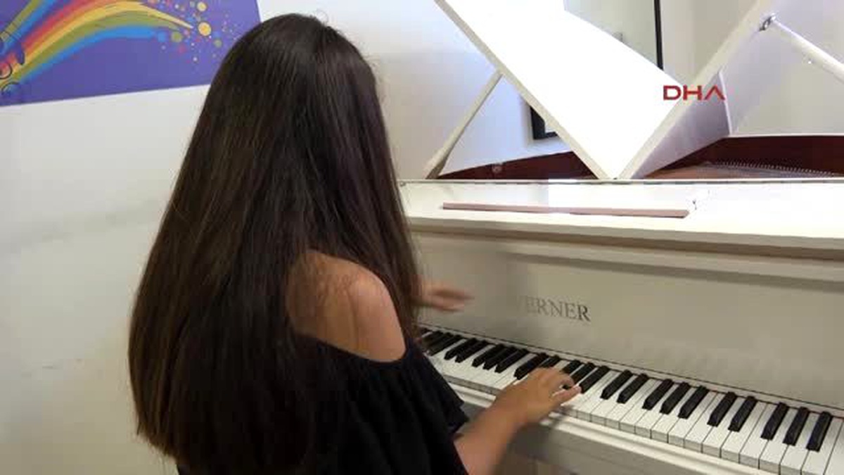 Bursalı Yeşim, Paris?teki Müzik Yarışmasında Birinci Oldu