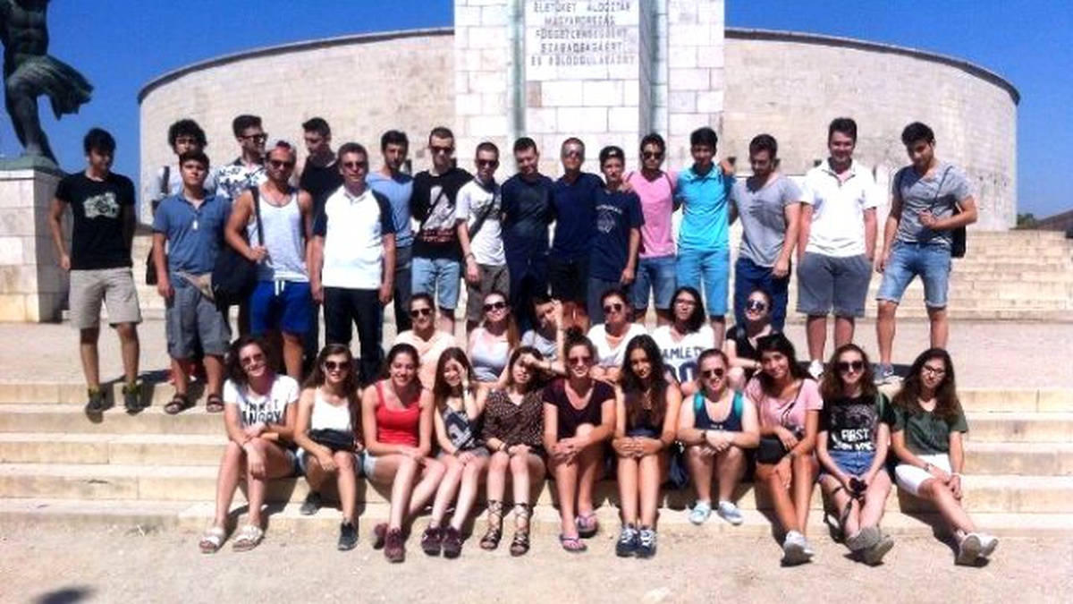 Cahit Elginkan Anadolu Lisesi, Prag\'ta Türkiye\'yi Temsil Edecek