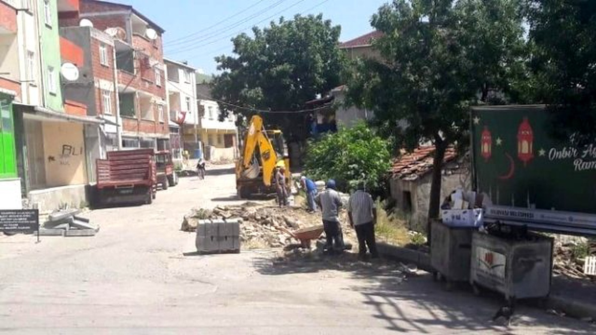 Dilovası\'nda Asfaltlama ve Yama Çalışmaları Devam Ediyor