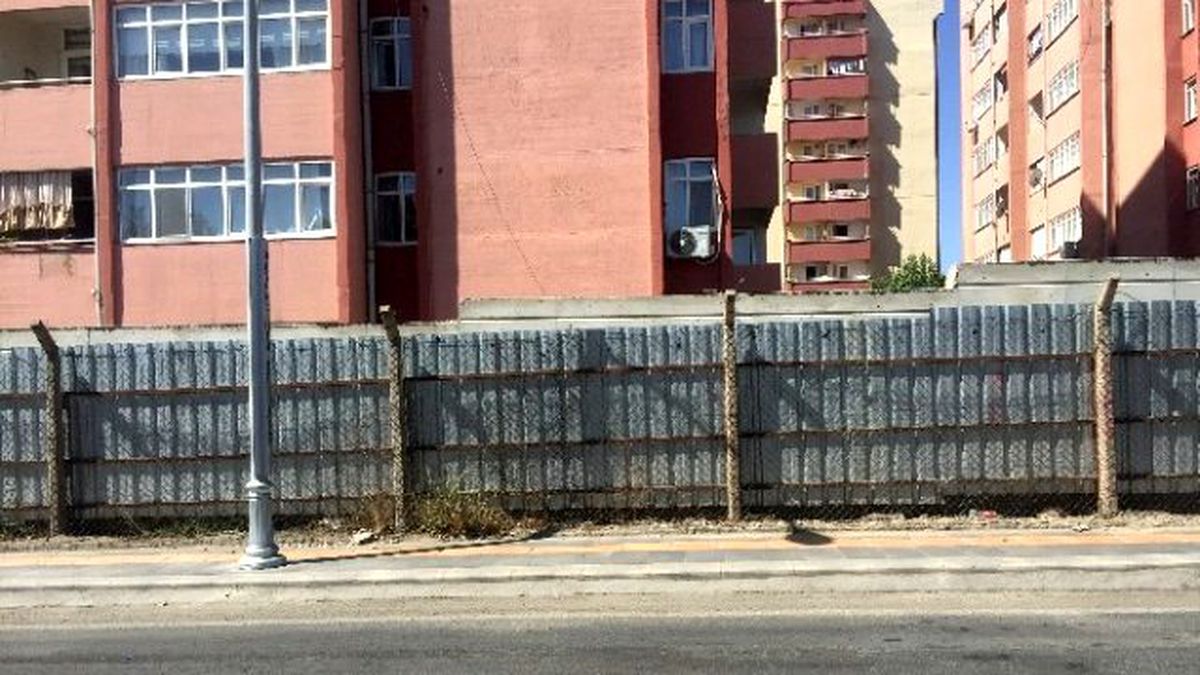 Diyarbakır'da Polis Lojmanlarına Beton Duvarlar Yapılıyor