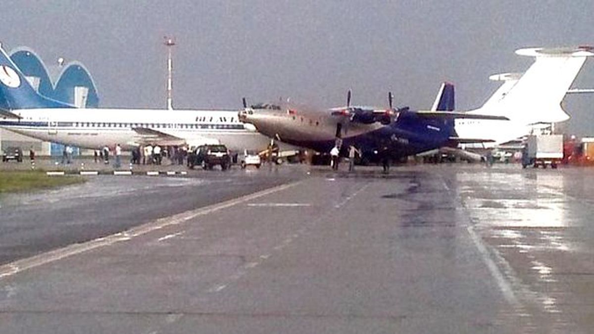 Fırtına Çıktı, Uçaklar Alanda Çarpıştı