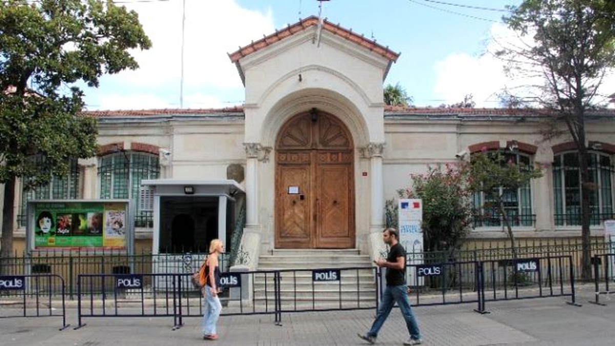 Fransız Konsolosluğu Güvenlik Gerekçesiyle Bugün de Kapalı