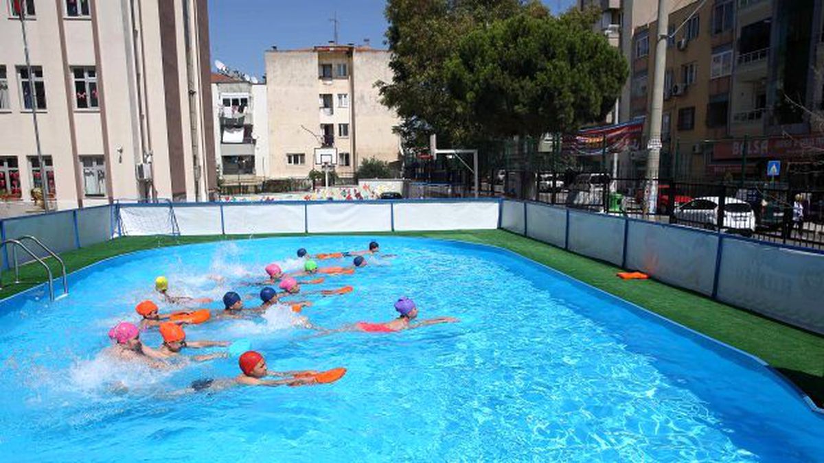 Haydi çocuklar havuza