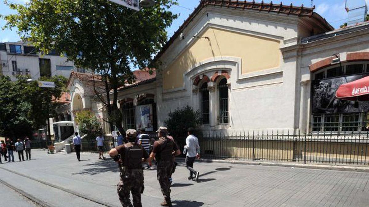 Fransa Konsolosluğu Kapattı, Özel Harekat İstiklal Caddesi'ne İndi