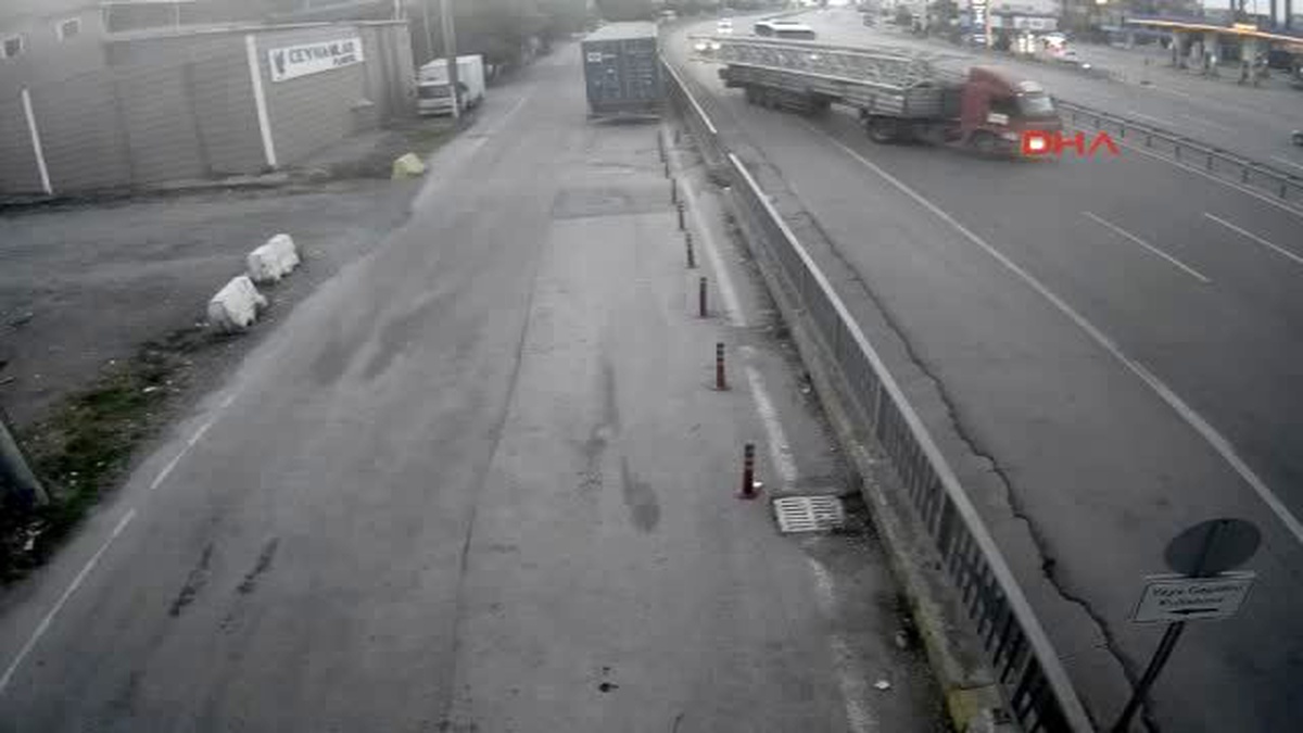 Kocaeli Yolu Tır\'la Kapatıp Hırsızları Yakaladılar