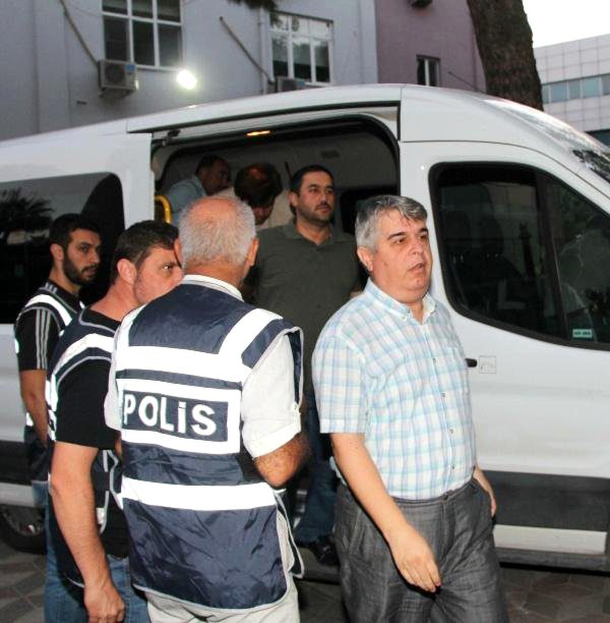 Manisa\'daki \'Fetö\' Operasyonunda Gözaltı Sayısı 23\'e Çıktı