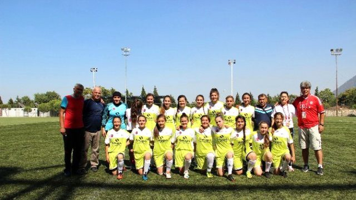 Futbolun Prensesleri Sahaya Çıktı