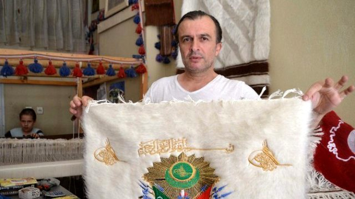 Teknoloji Yüzünden Kaybolmaya Yüz Tutan Mesleğini Teknolojiyle Yaşatıyor