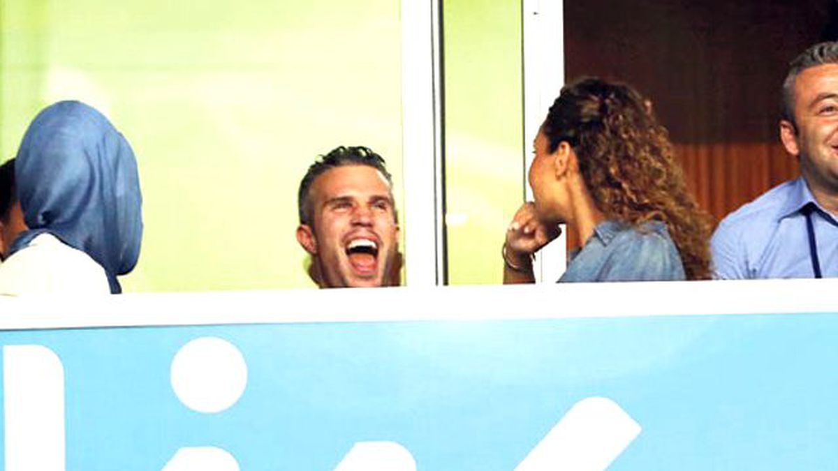 Robin van Persie, Locadaki Neşeli Halleriyle Dikkat Çekti