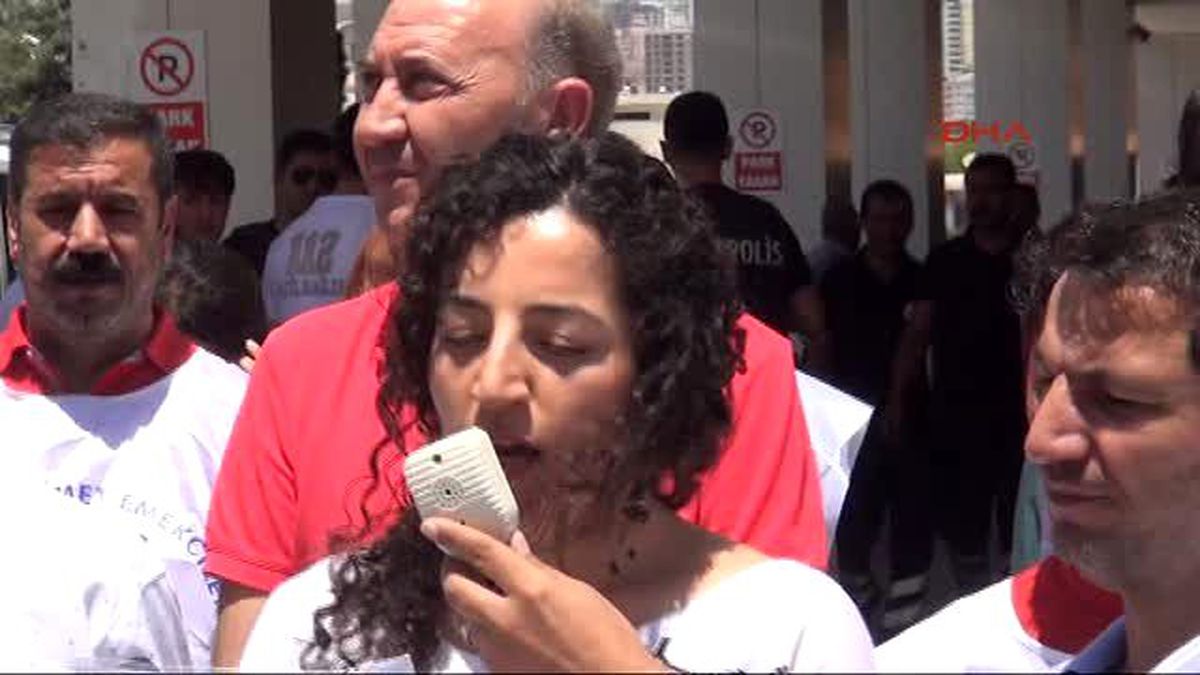 Şanlıurfa\'da Sağlıkçılardan Başbakan?a ?kız Bakma? Tepkisi