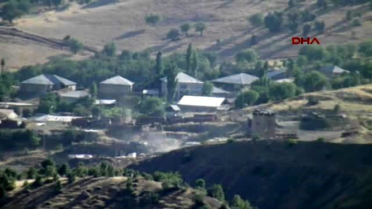 Şemdinli PKK\'lı Teröristler Derecik\'te Askeri Üs Bölgelere Saldırdı