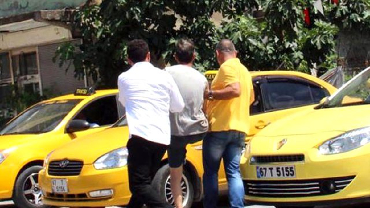 Silahla Oynarken, Yoldan Geçen Kişiyi Yaraladı