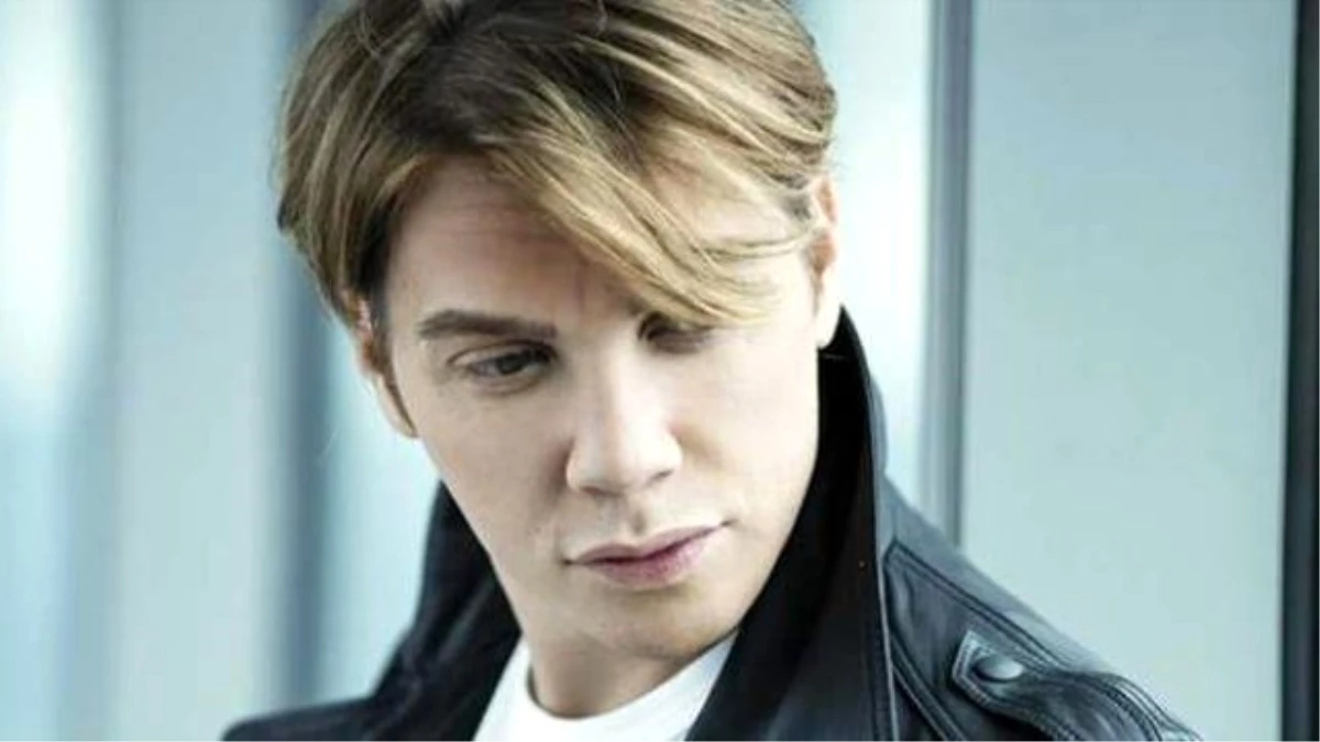 Sinan Akçıl Ebru Şallı'dan Ayrılıp Eski Sevgilisinin Şarkısını Söyledi