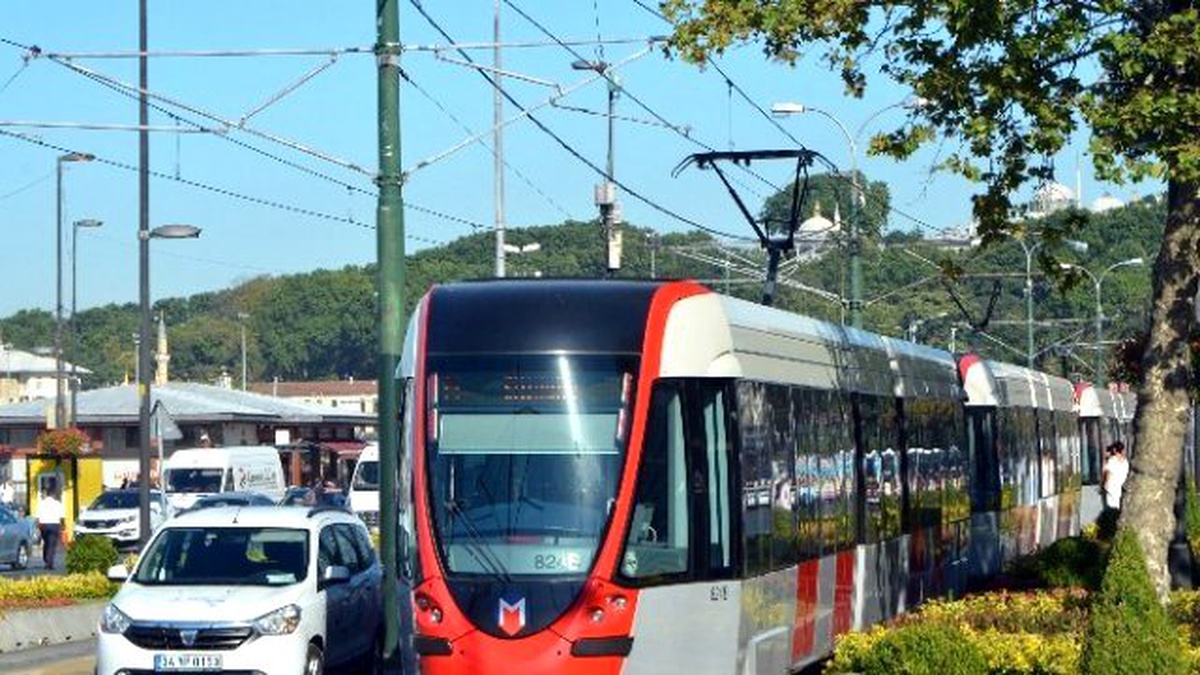 Sirkeci\'deki Şüpheli Paket Polisi Alarma Geçirdi