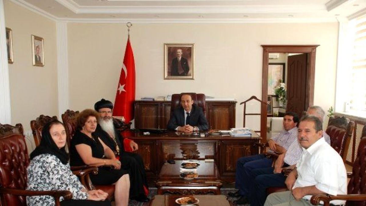 Süryani Cemaatinden Vali Abdullah Erin\'e Ziyaret