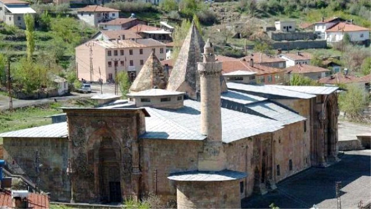 Tarihi Ulu Cami\'de Restorasyon 5 Yıl Sürecek